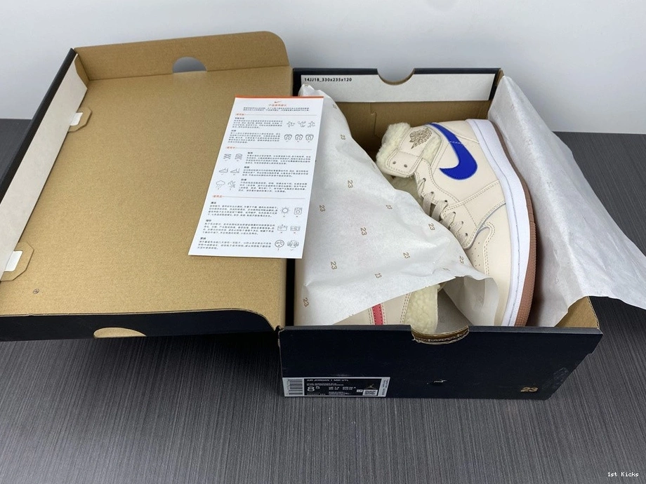 - Fleece (GS) Mid DO2207-264 Jordan White 1 Pearl 0105